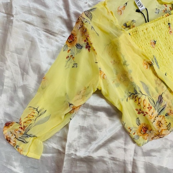 Two piece lemon yellow crop top
Can be styled in so many ways♥️ - Picture 3 of 6